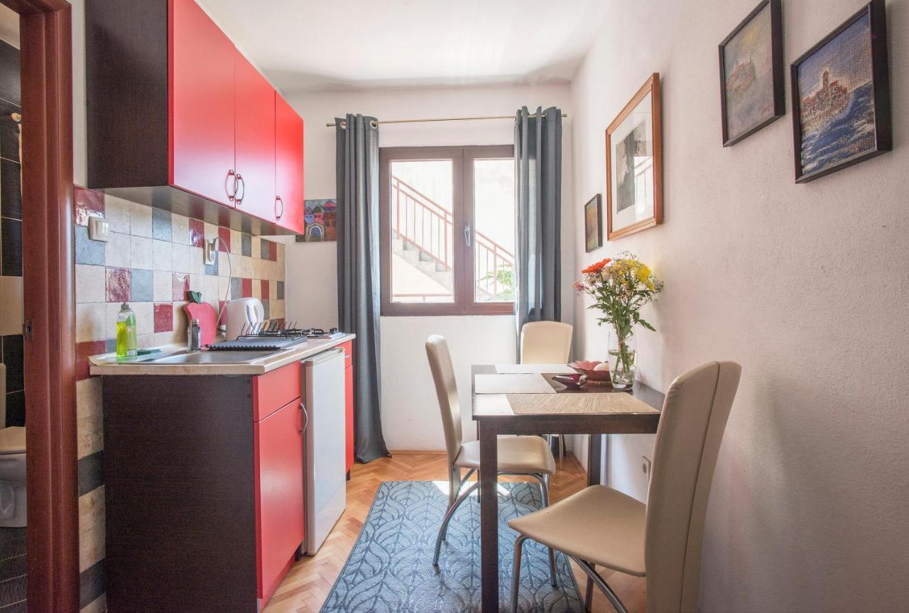 Apartments Maxhit Тиват Экстерьер фото