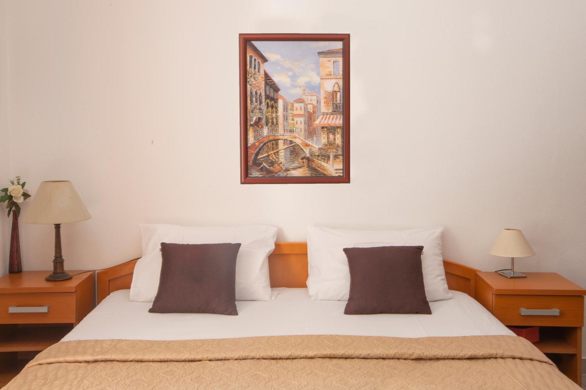 Apartments Maxhit Тиват Экстерьер фото